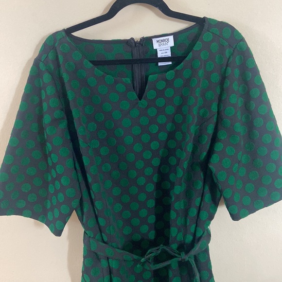 Monroe & Main Dress Black & Green Polka Dot Midi Short Sleeve Plus 20W Knit - Picture 2 of 5